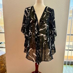 Style & Co. Black Top with White Abstract Lines SZ S/M